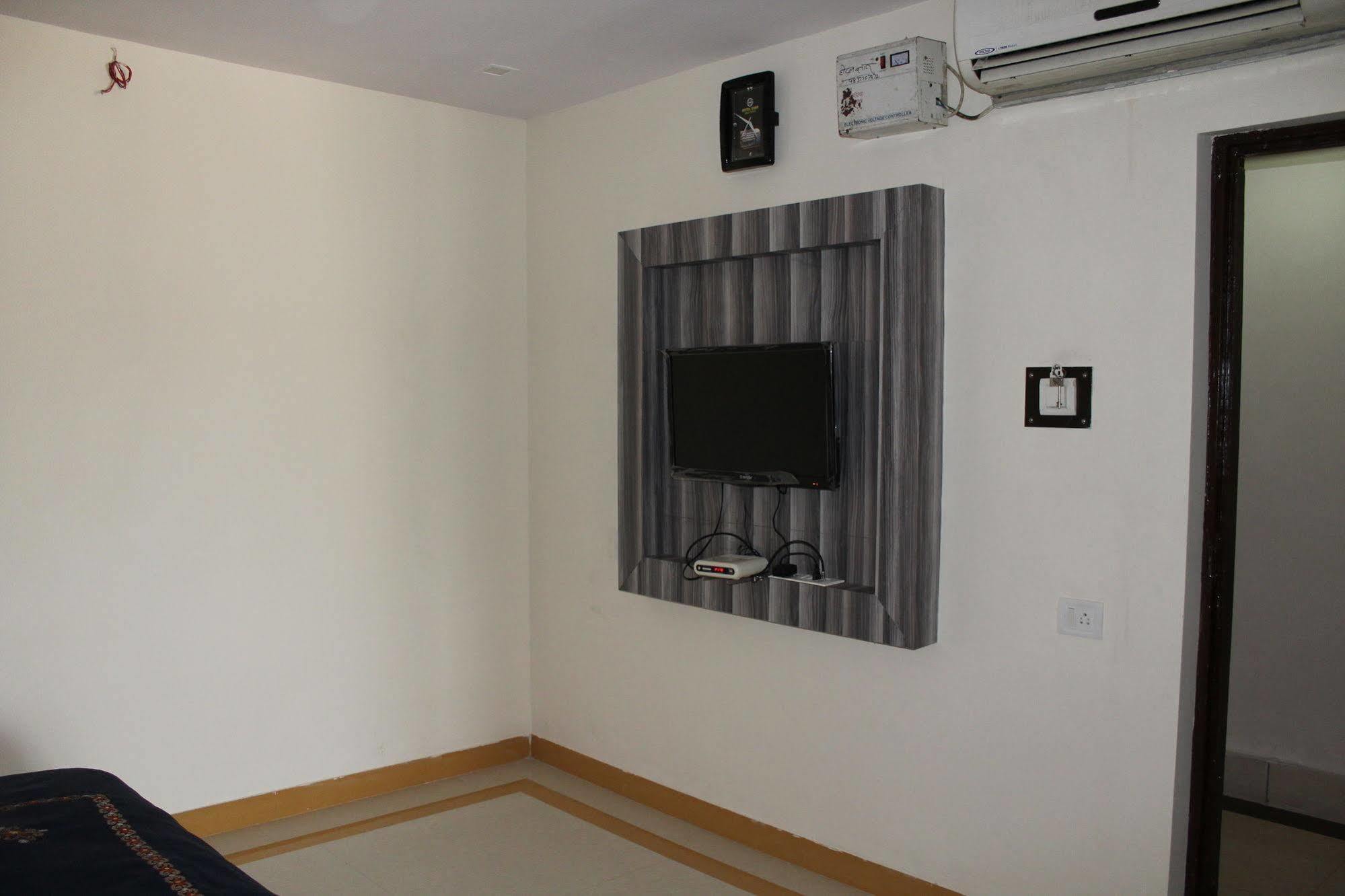 Hotel Gyan Haridwār Buitenkant foto